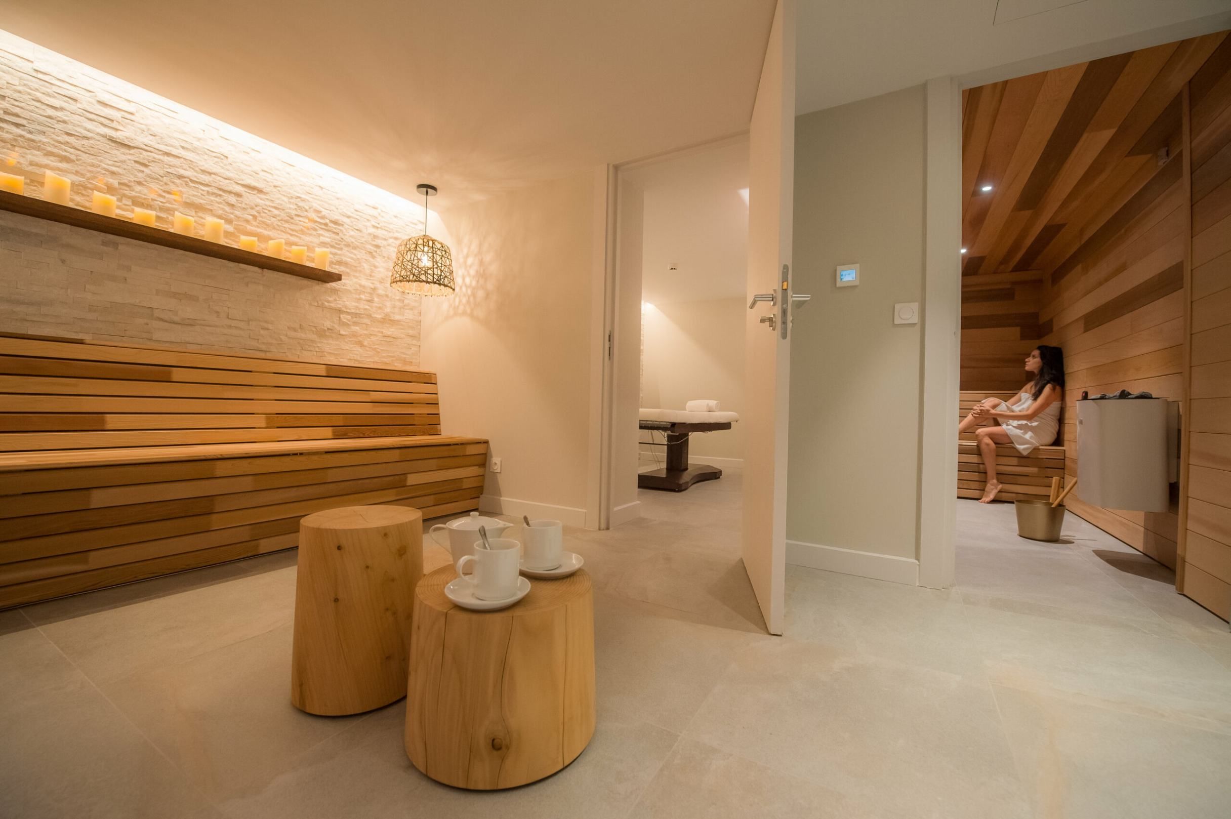 Wellness area with treatment room and sauna
