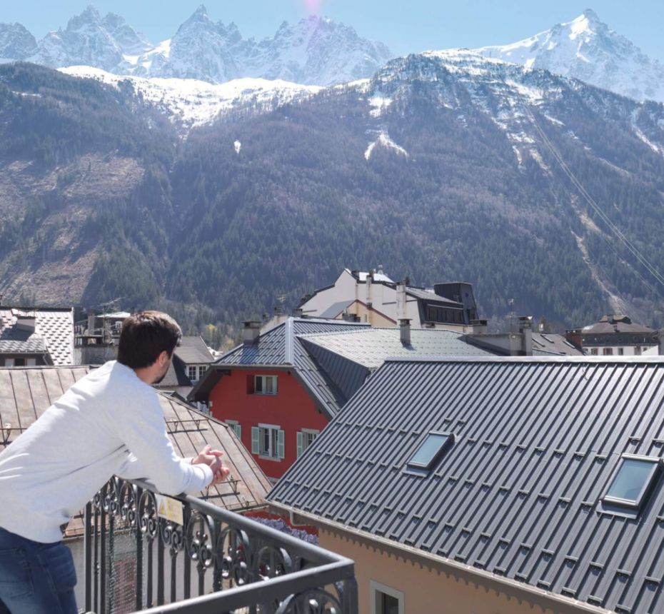 appartement avec balcon vue sur le mont-blanc lifestyle